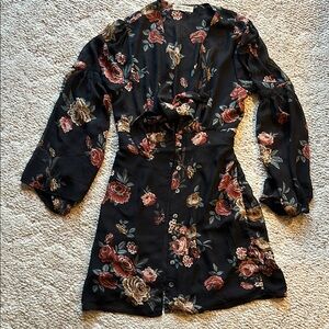 Nikki Erin dress. Flowy with thin liner. Button up with tie at front. Size L.